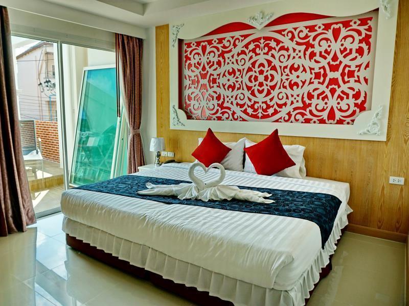 Triple Three Patong Hotel Екстериор снимка