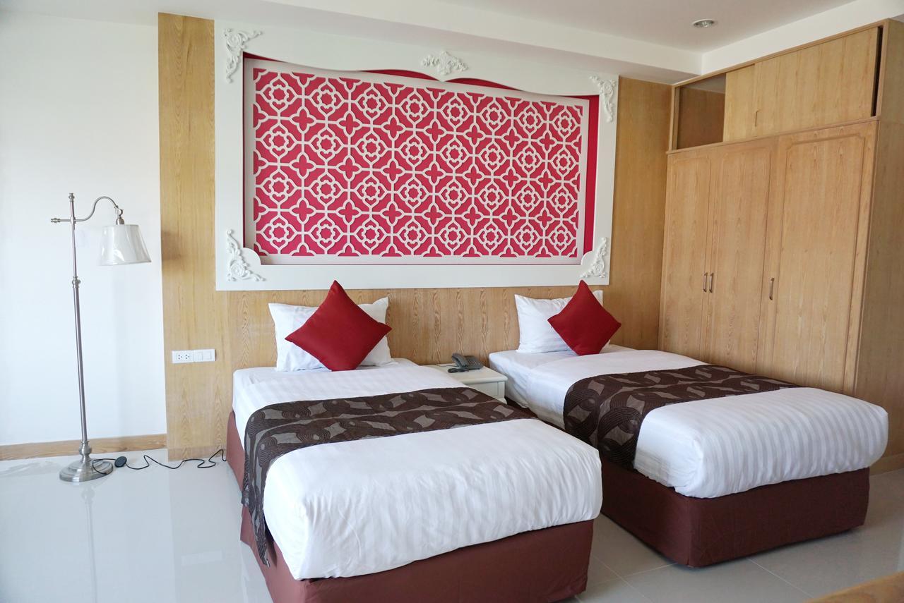 Triple Three Patong Hotel Екстериор снимка