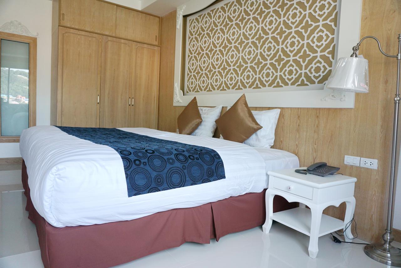 Triple Three Patong Hotel Екстериор снимка