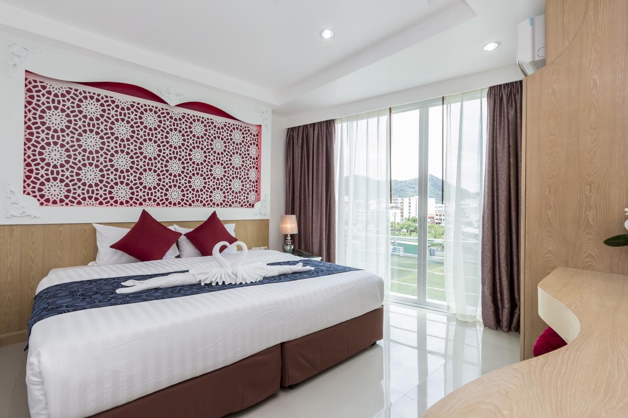 Triple Three Patong Hotel Екстериор снимка