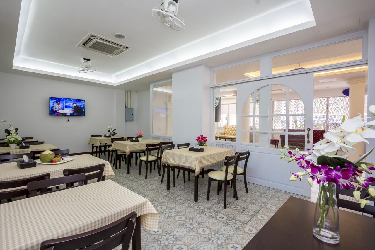 Triple Three Patong Hotel Екстериор снимка