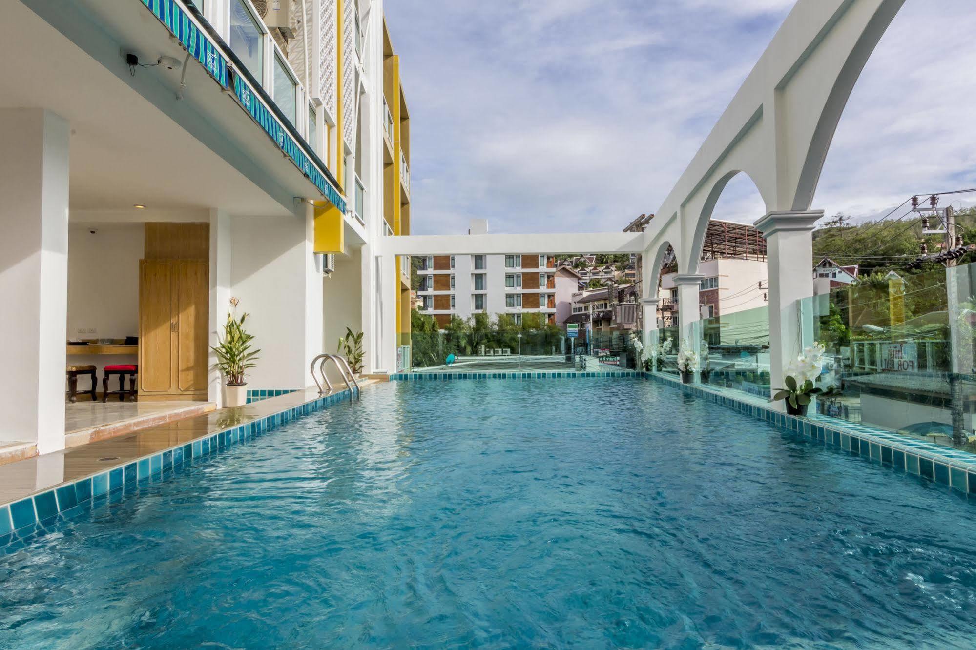 Triple Three Patong Hotel Екстериор снимка